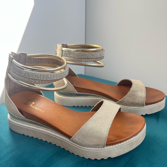 BROWNS • Sandals - Picture 1 of 5